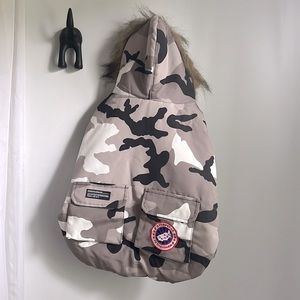 Canada POOCH rain jacket. Size M